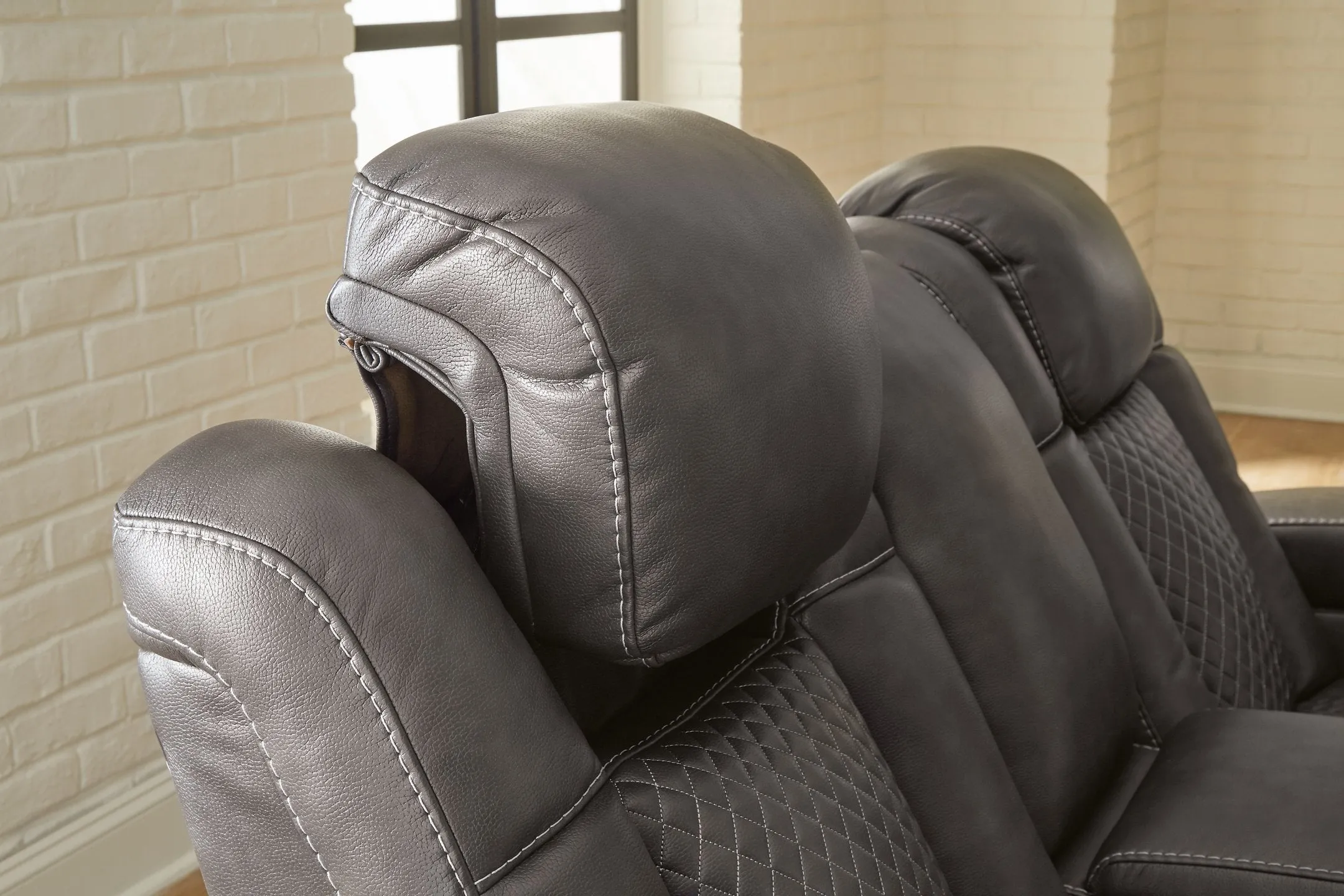 Fyne-Dyme Power Reclining Loveseat